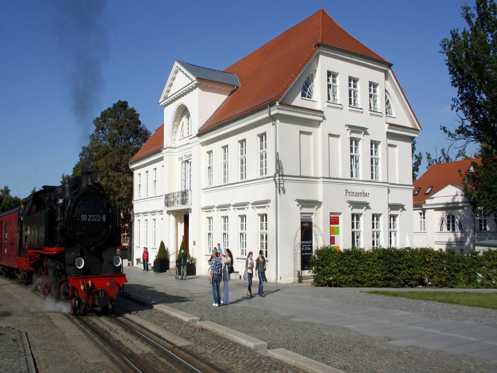 Hotel Prinzenpalais Bad Doberan mit Bäderbahn Molli