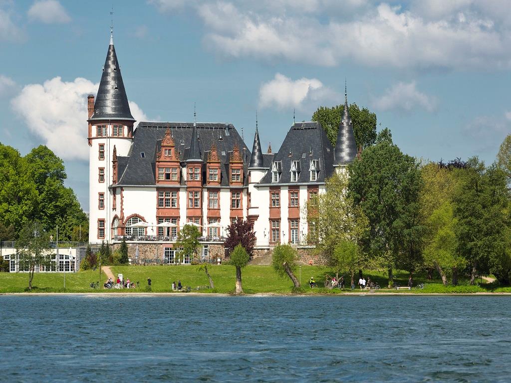1. Seehotel Schloss Klink Wasseransicht_Schloss_Klink